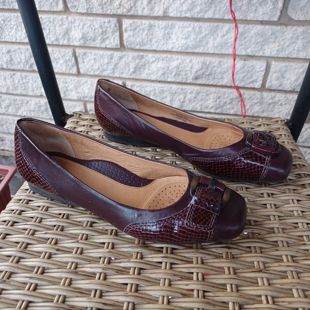 Nurture soft 8.5 square toe flats w buckle brown leather w patent snake detail